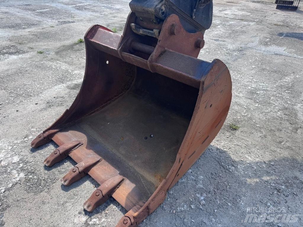 JCB JS 210 LC حفارات زحافة