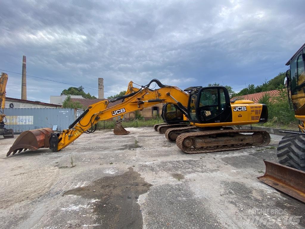 JCB JS 210 LC حفارات زحافة