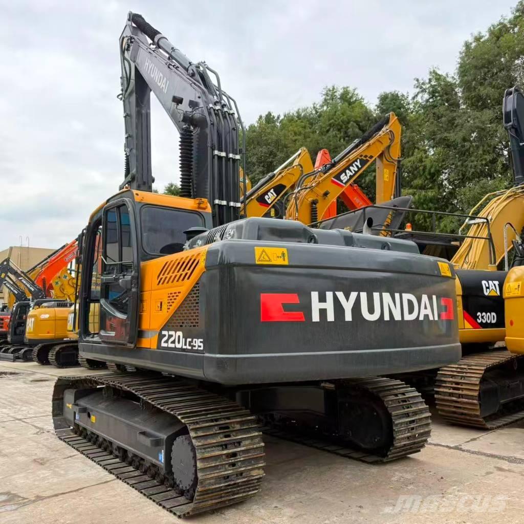 Hyundai R220LC-9S حفارات وسط 7 طن - 12 طن