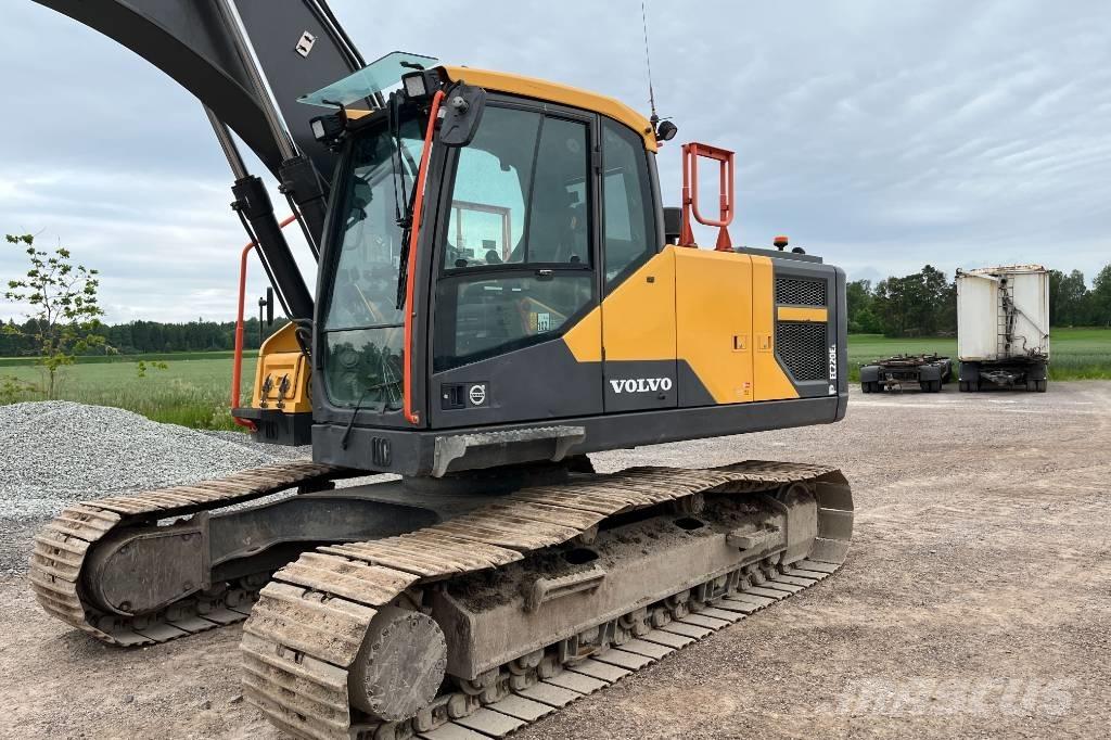 Volvo EC 220 E حفارات زحافة