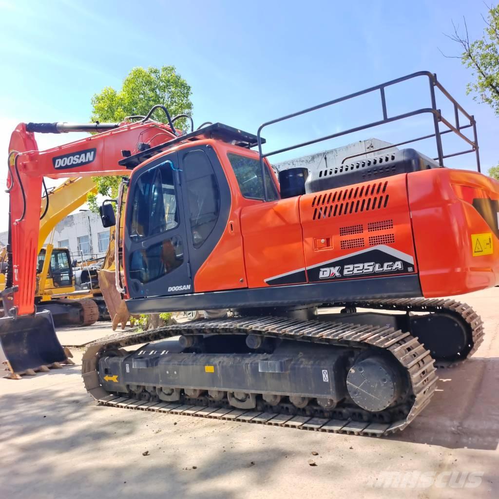 Doosan DX 225 LCA حفارات زحافة