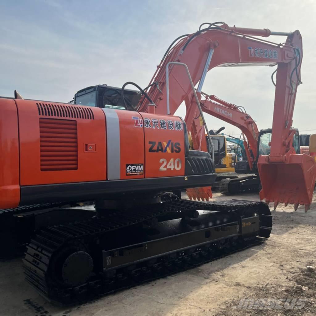 Hitachi ZX 240 حفارات زحافة