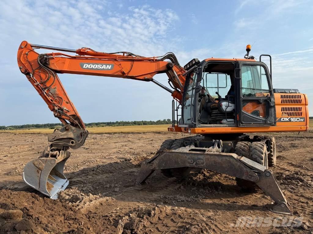 Doosan DX 160 W-3 حفارات بعجل