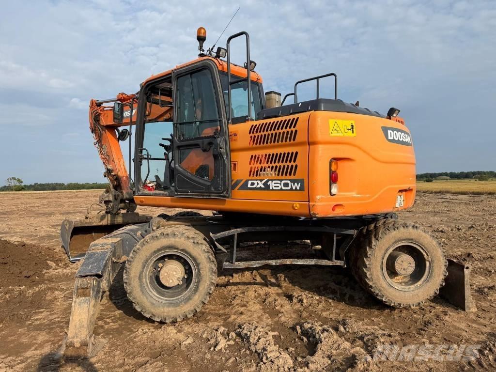 Doosan DX 160 W-3 حفارات بعجل