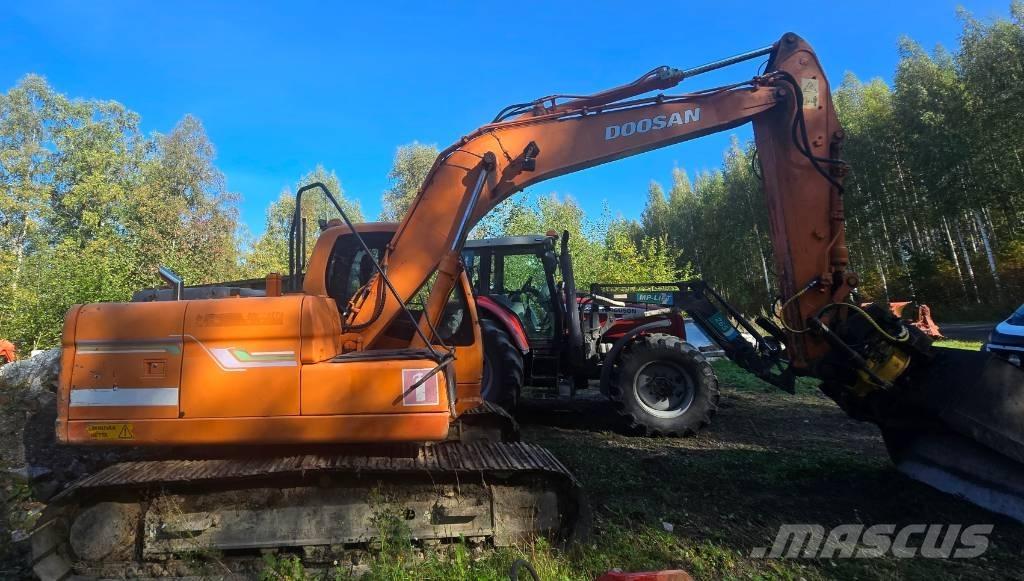 Doosan DX 140 LC حفارات زحافة
