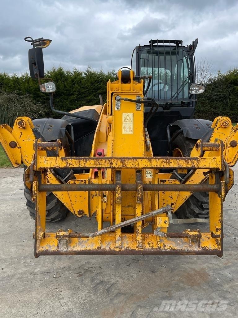 JCB 535-125 مناولات متداخلة