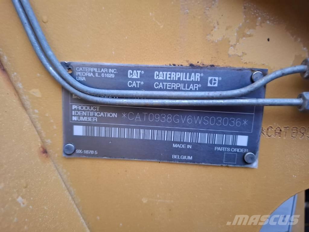 CAT 938 G لوادر بعجل