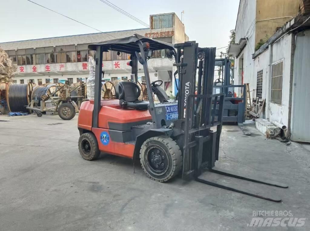 Toyota FD 30 شاحنات الديزل