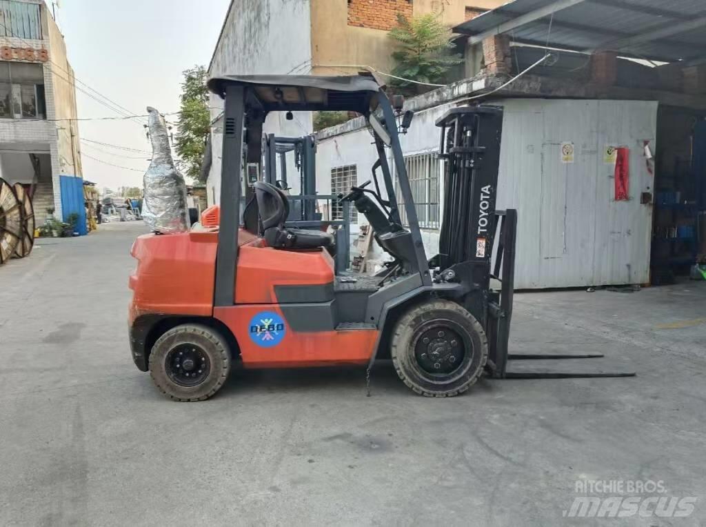 Toyota FD 30 شاحنات الديزل