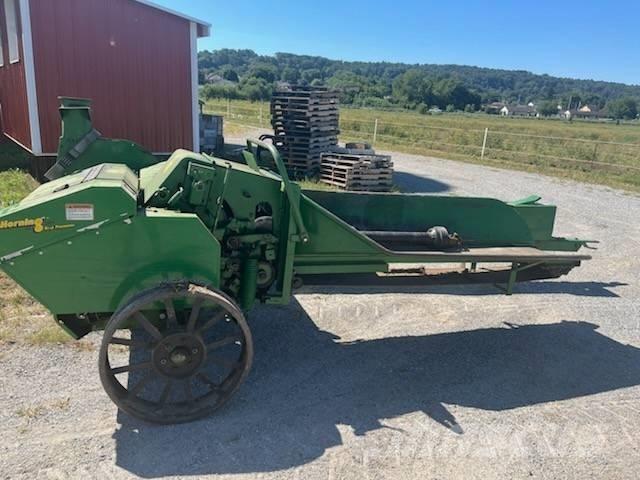 John Deere 3950 حصادات الأعلاف