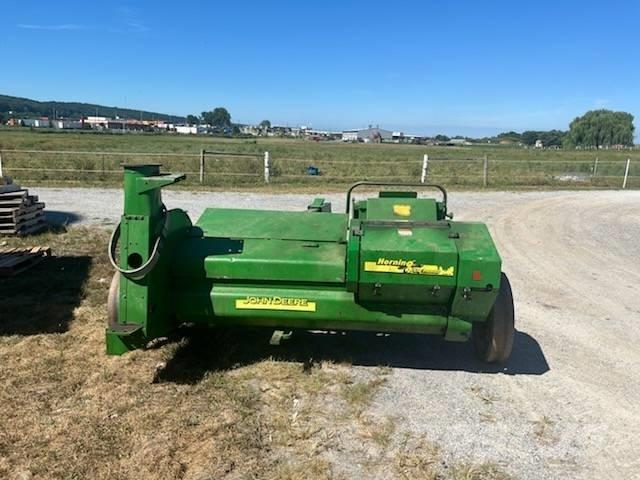 John Deere 3950 حصادات الأعلاف