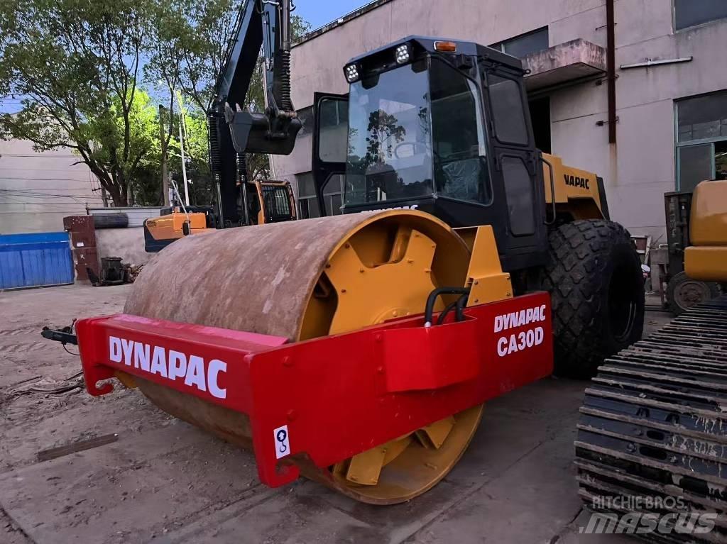 Dynapac CA 30 D مداحل أحادية الأسطوانة