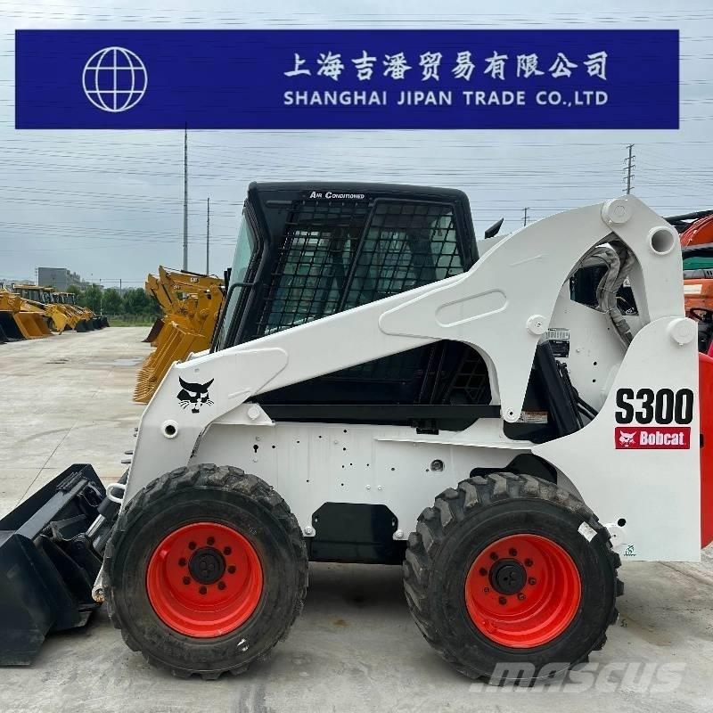 Bobcat S 300 لوادر انزلاقية التوجيه