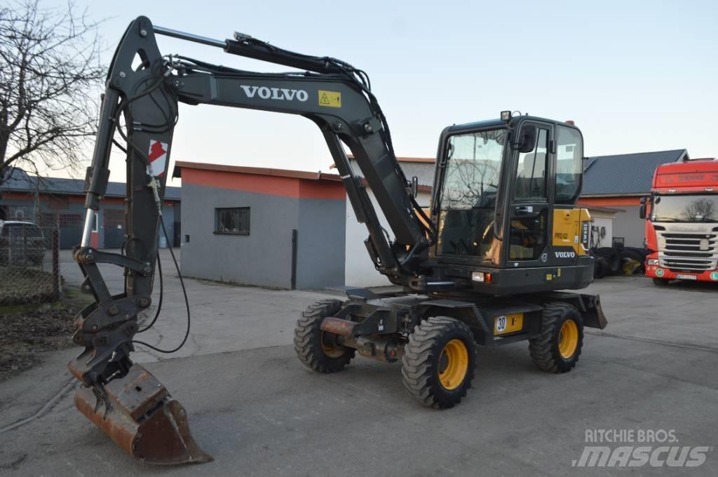 Volvo EW 60 E حفارات بعجل