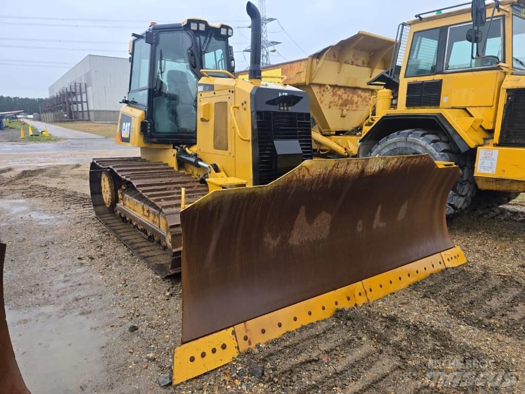 CAT D 6 K 2 LGP بلدوزرات مجنزرة