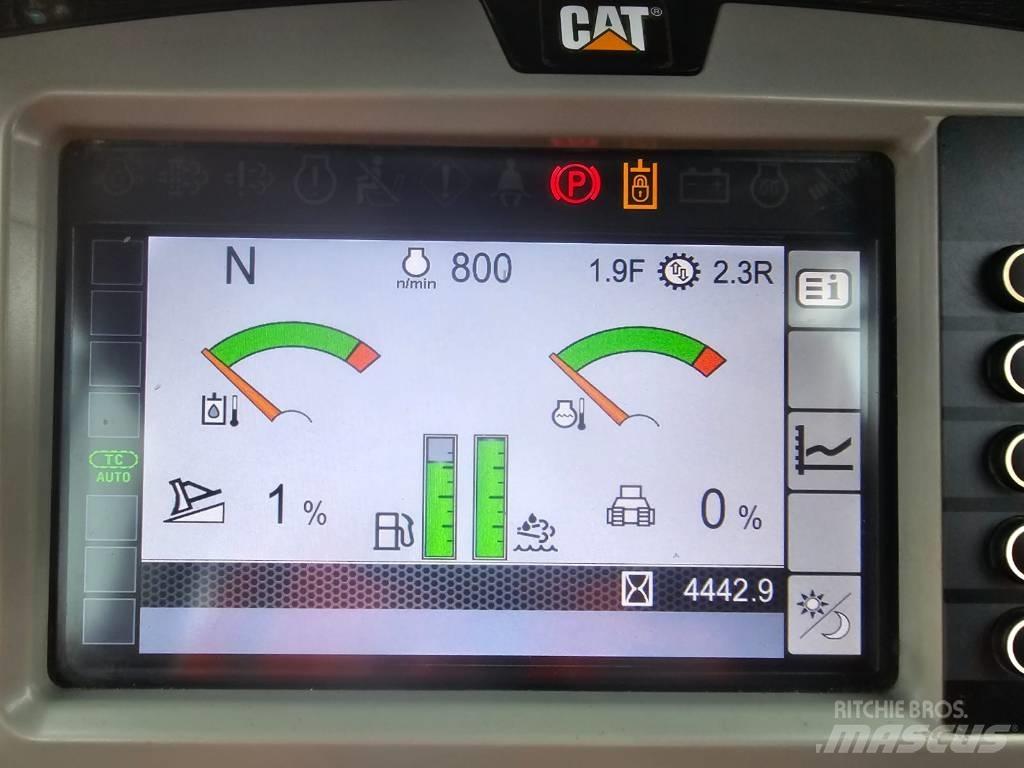 CAT D 6 K 2 LGP بلدوزرات مجنزرة