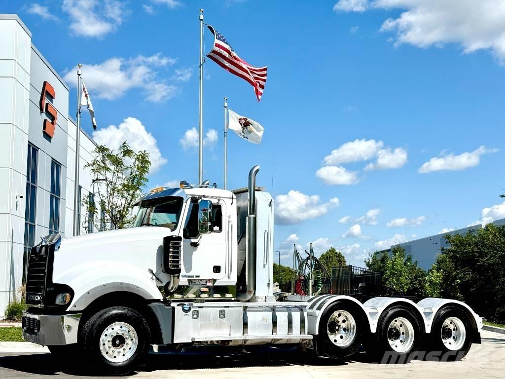 Mack Titan TD 713 وحدات الجر