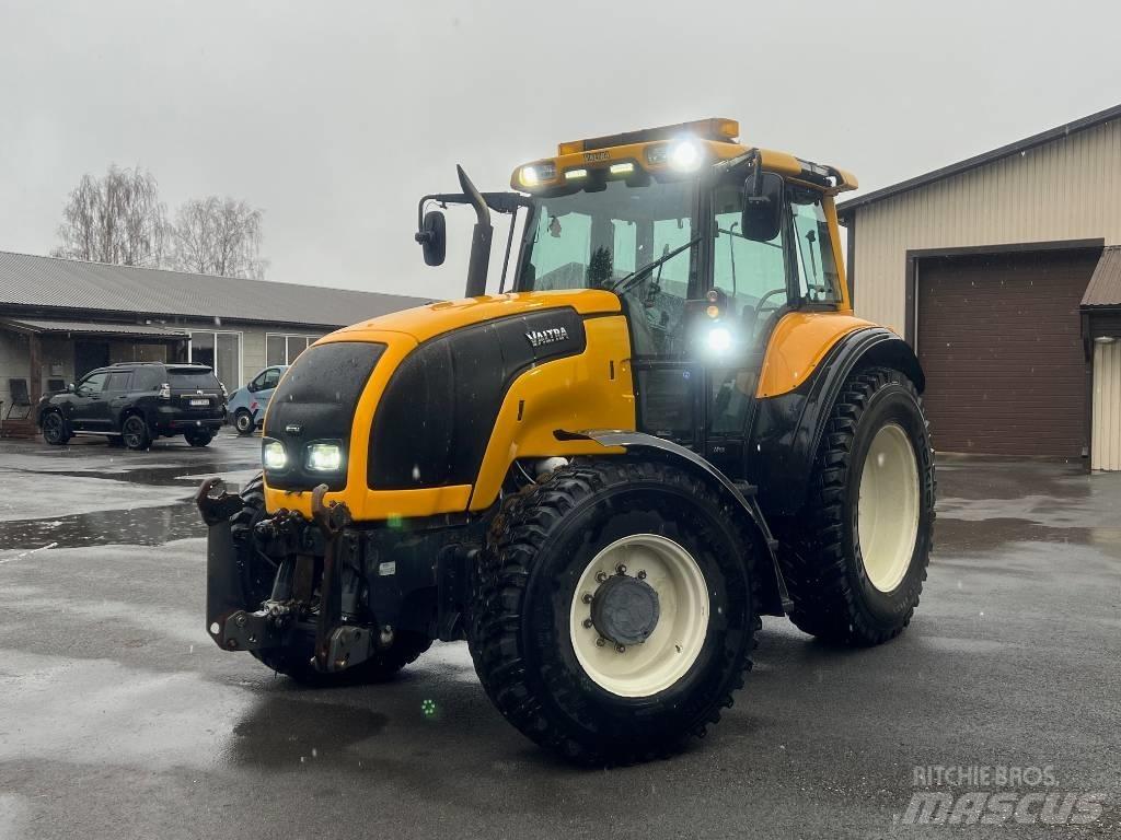 Valtra M 150-4 الجرارات