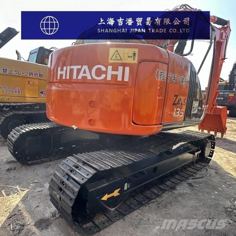 Hitachi ZX 135 حفارات زحافة