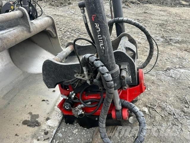 Hitachi ZX 210 LC-6 حفارات زحافة