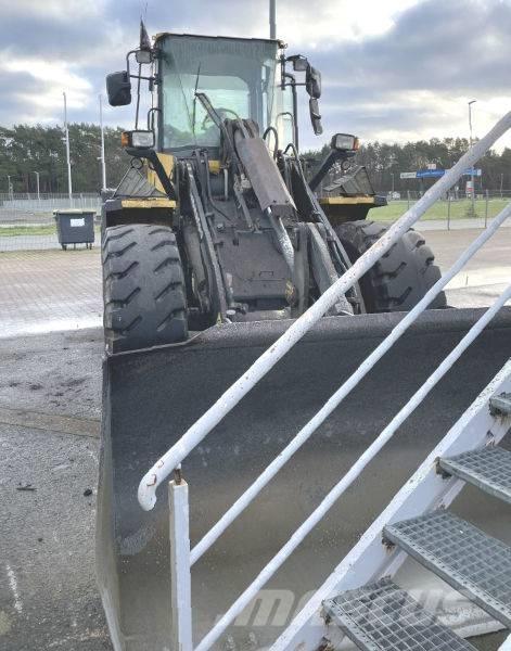 Komatsu WA 200 PT-5 لوادر بعجل