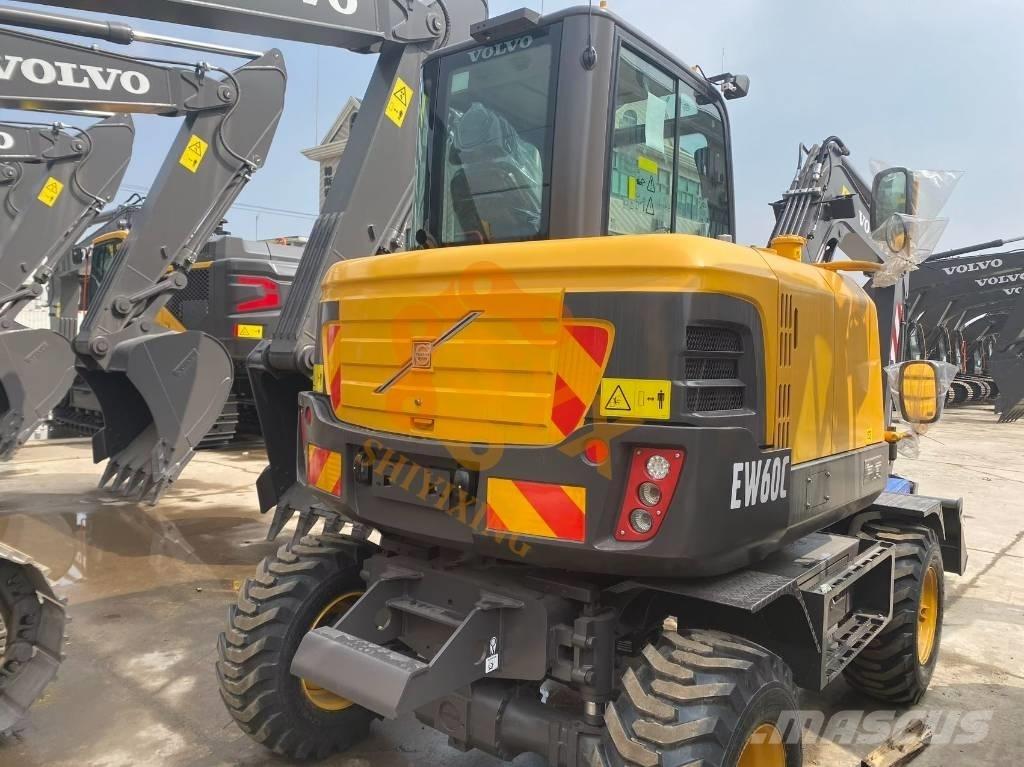 Volvo EW 60w vs حفارات زحافة