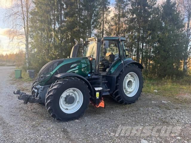Valtra T194 versu الجرارات