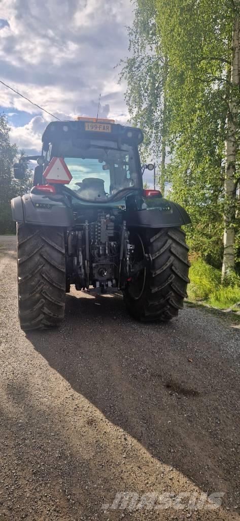 Valtra T194 versu الجرارات