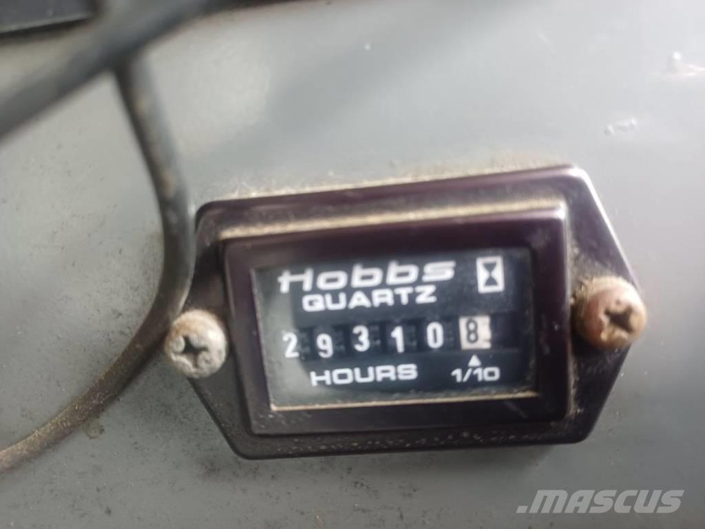 Kobelco CKE 2500 رافعات مجنزرة