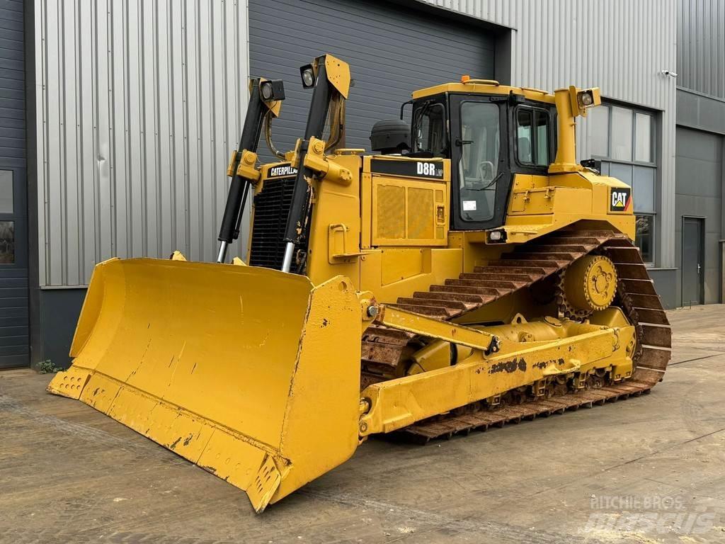 CAT D8R LGP بلدوزرات مجنزرة