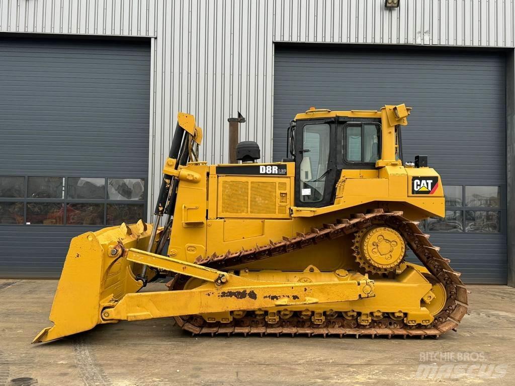 CAT D8R LGP بلدوزرات مجنزرة