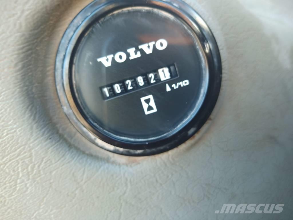 Volvo EWR 150 E حفارات بعجل