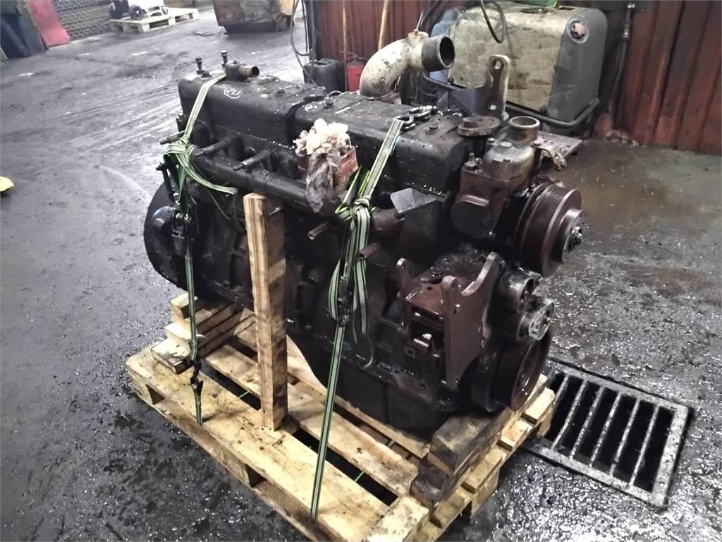 Sisu Komatsu 895 محركات