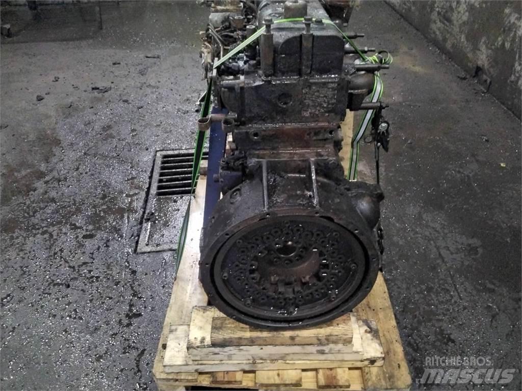 Sisu Komatsu 895 محركات
