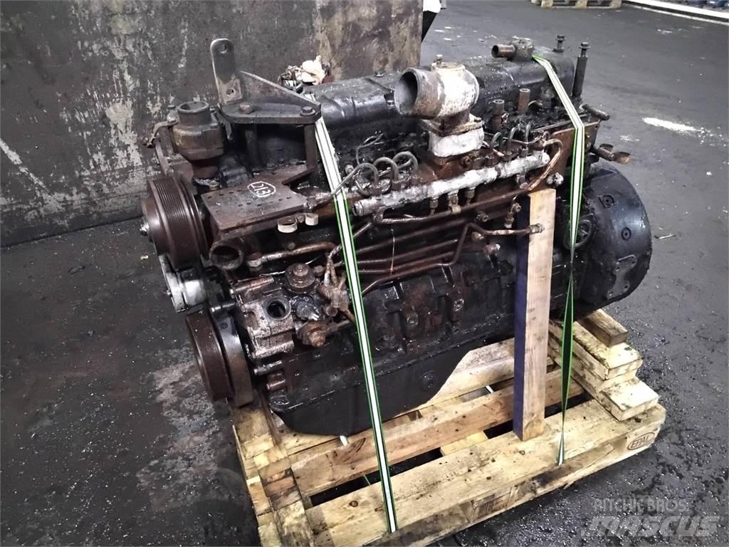 Sisu Komatsu 895 محركات