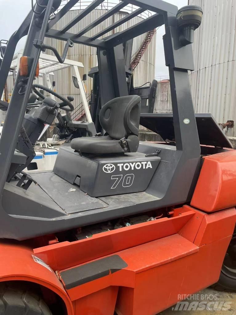 Toyota 7 Ton شاحنات الديزل