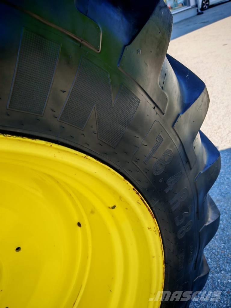 John Deere 6115 R الجرارات