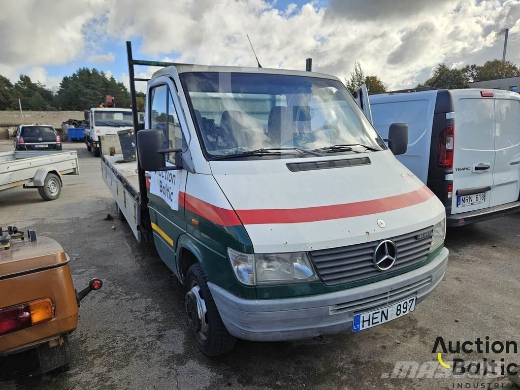 Mercedes-Benz 408 شاحنات خفيفة/مفصلية الجوانب