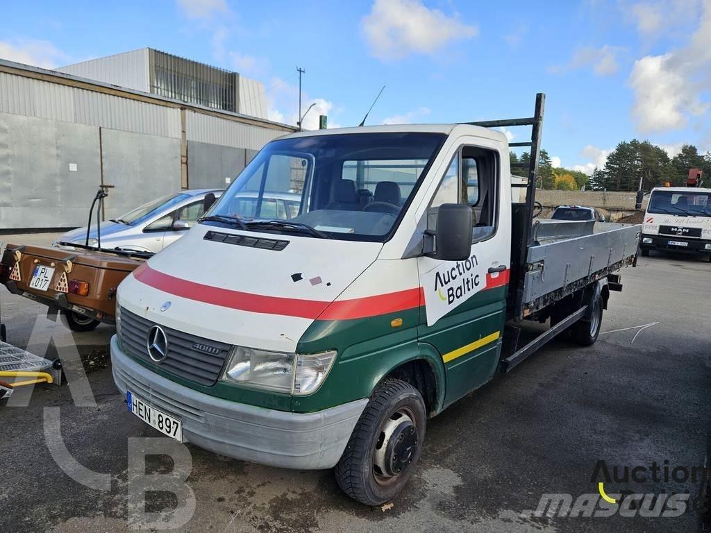 Mercedes-Benz 408 شاحنات خفيفة/مفصلية الجوانب