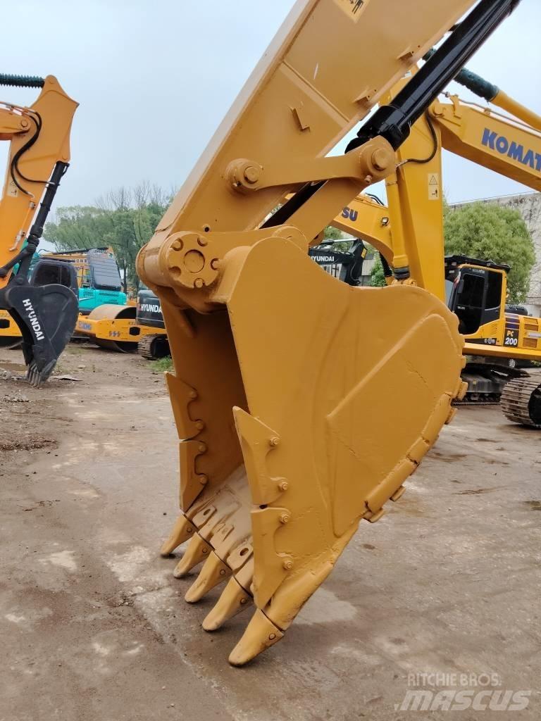 CAT 330 D حفارات زحافة