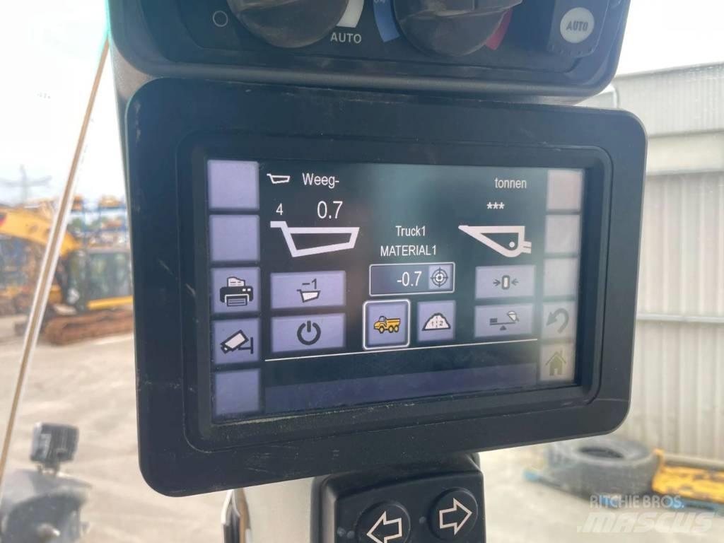 CAT 972M XE لوادر بعجل