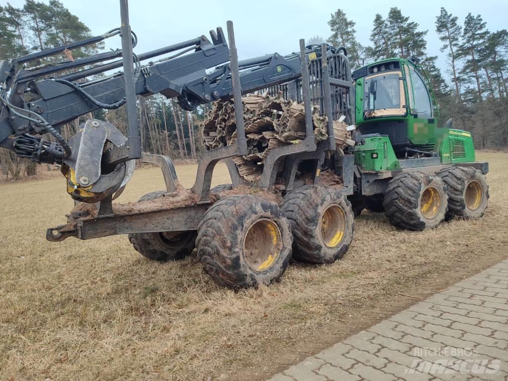 John Deere 1010 E شاحنات