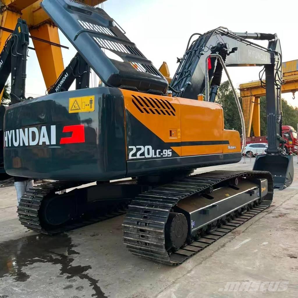 Hyundai R220LC-9S حفارات وسط 7 طن - 12 طن