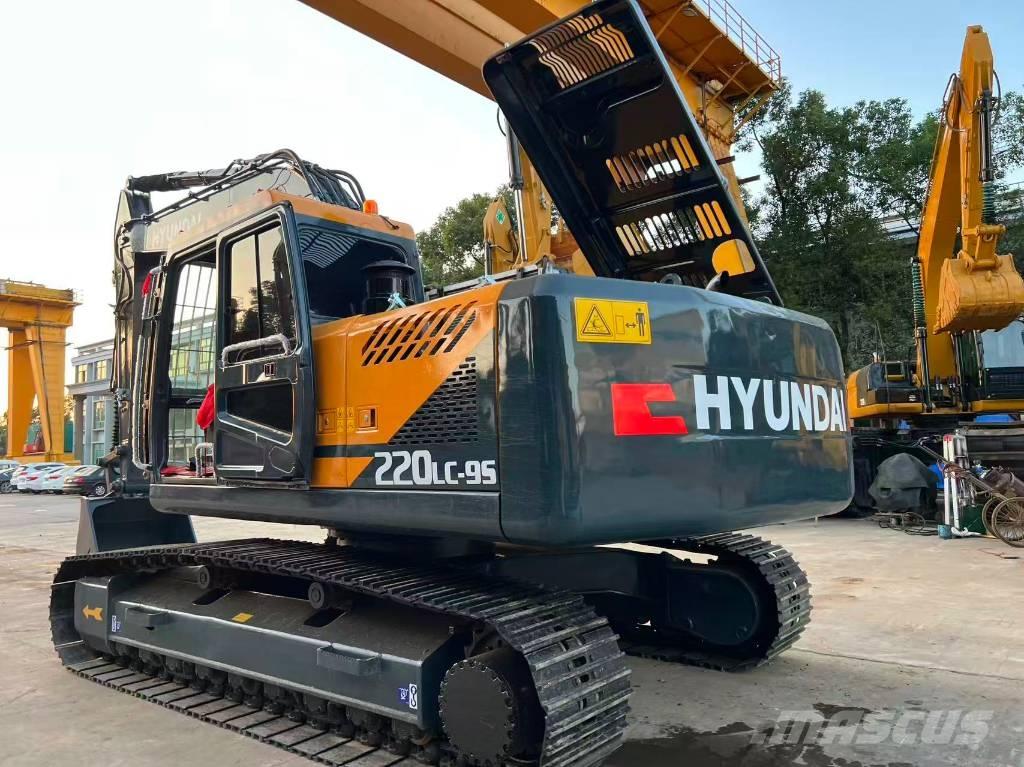 Hyundai R220LC-9S حفارات وسط 7 طن - 12 طن