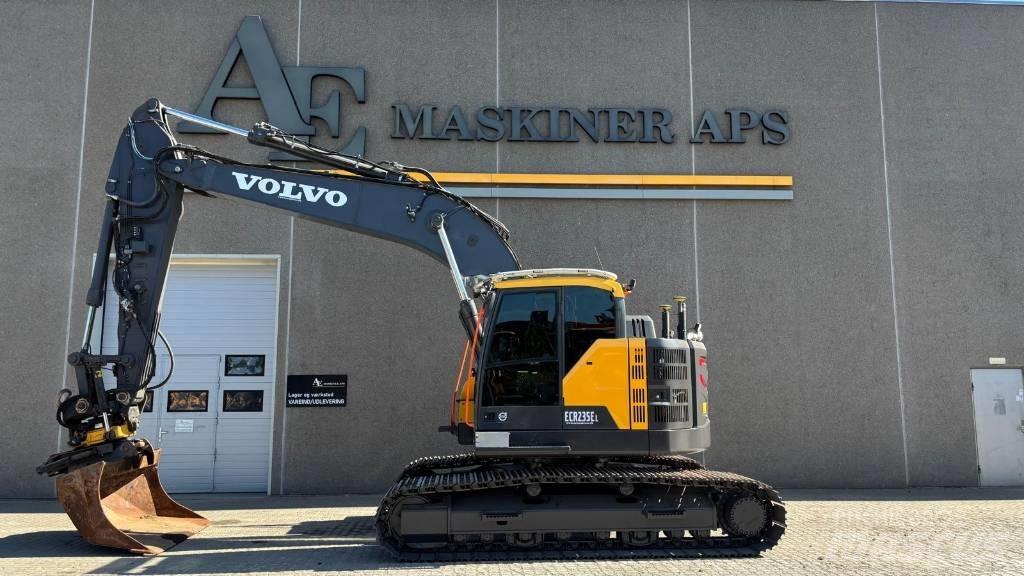Volvo ECR 235 E حفارات زحافة
