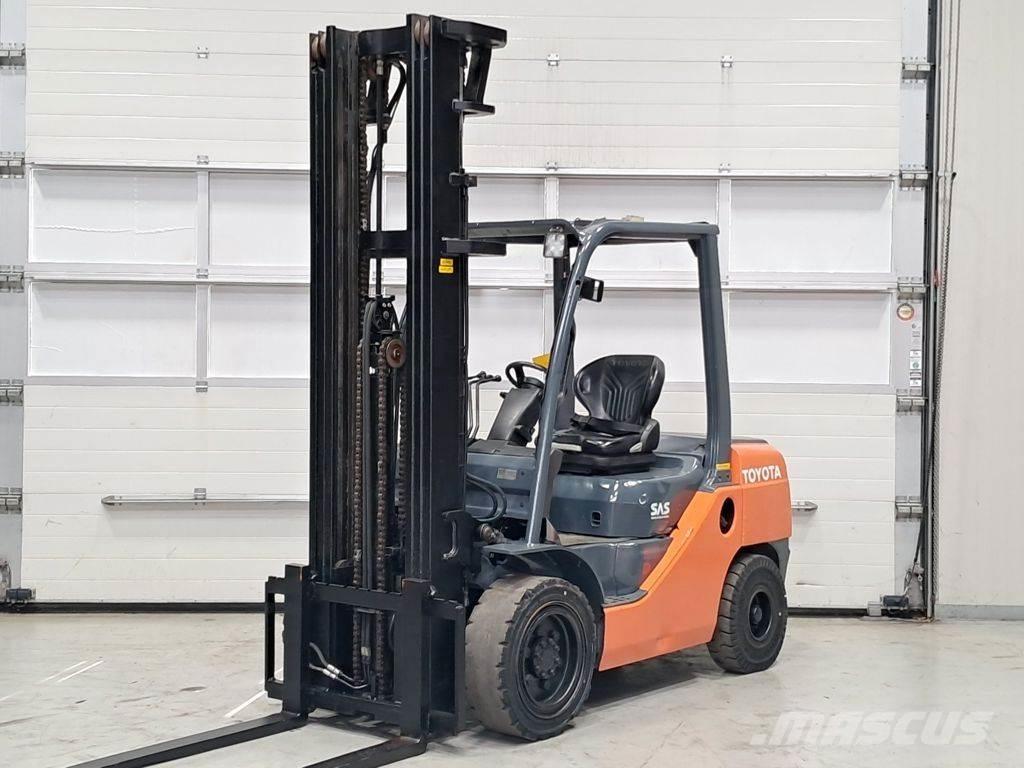 Toyota 02-8FDF30 شاحنات الديزل