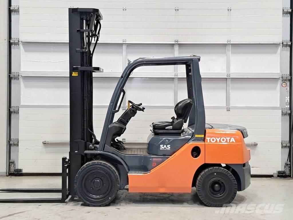Toyota 02-8FDF30 شاحنات الديزل