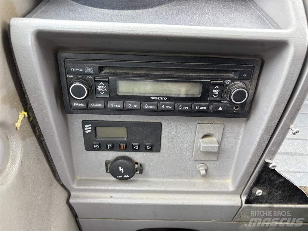Volvo EC140CL حفارات زحافة