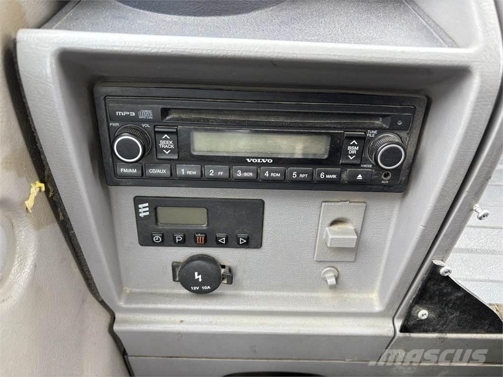 Volvo EC140CL حفارات زحافة