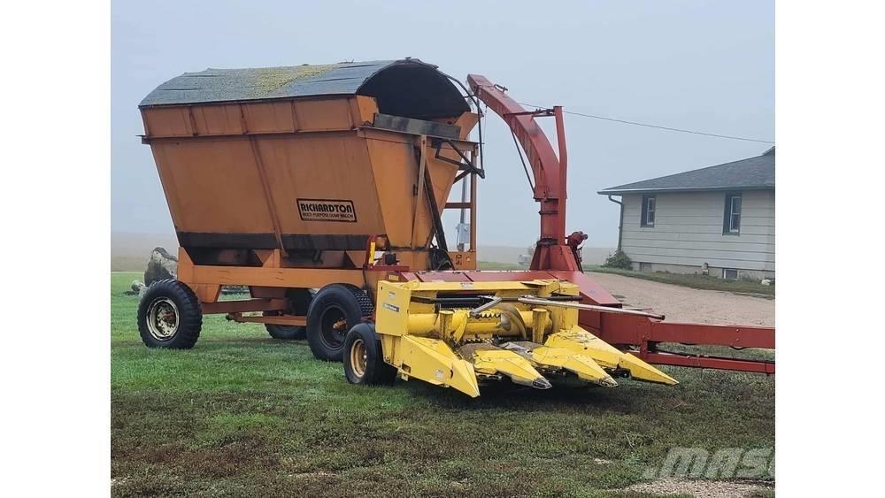 New Holland FP230 حصادات الأعلاف